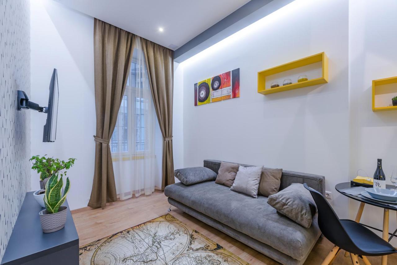 Amber / Navy Design With A/c Apartament Budapesta