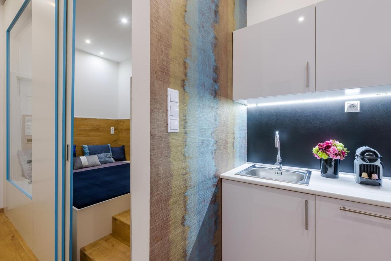 Amber / Navy Design With A/c Apartment *