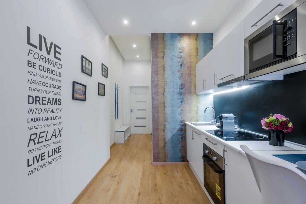 Amber / Navy Design With A/c Apartament