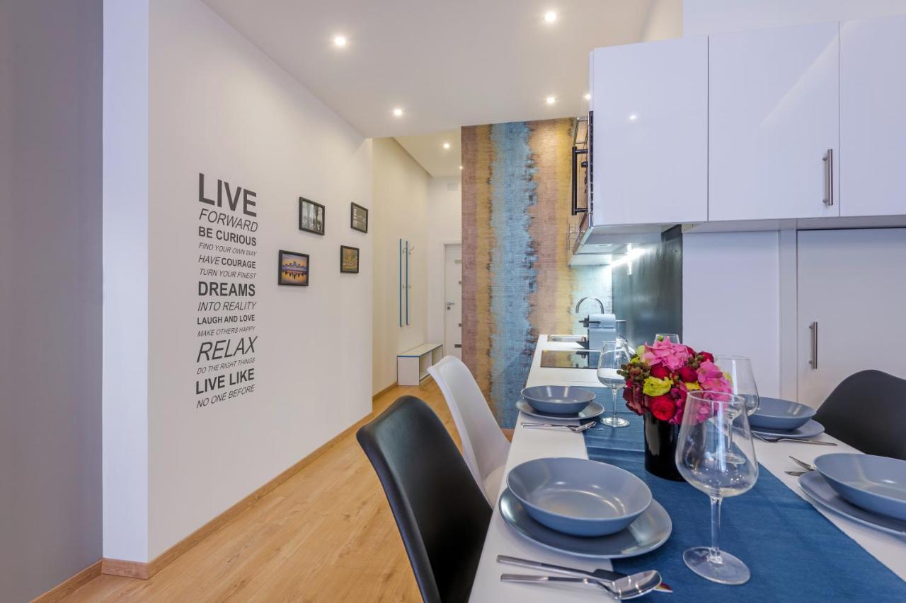 Amber / Navy Design With A/c Appartement
