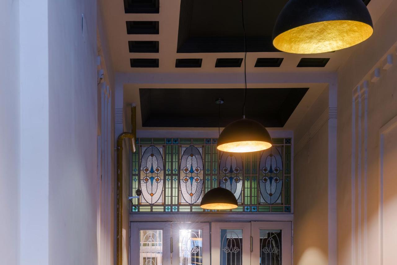 Amber / Navy Design With A/c Apartament