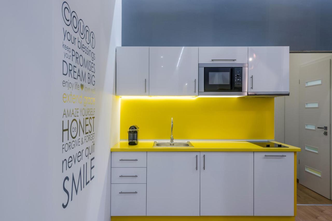 Amber / Navy Design With A/c Appartement