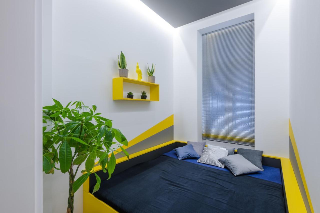 Amber / Navy Design With A/c Apartament